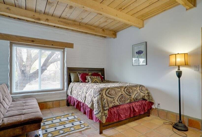 Las Cruces Home  La Casa Blanca  W/ Courtyard