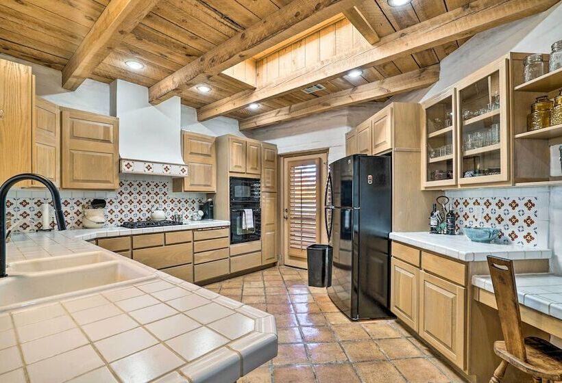 Las Cruces Home  La Casa Blanca  W/ Courtyard
