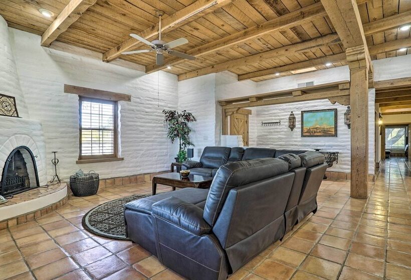 Las Cruces Home  La Casa Blanca  W/ Courtyard