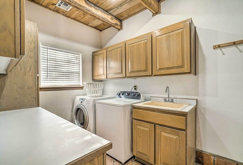 Las Cruces Home  La Casa Blanca  W/ Courtyard