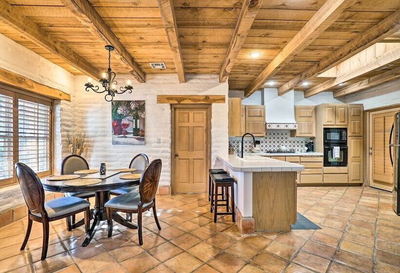 Las Cruces Home  La Casa Blanca  W/ Courtyard