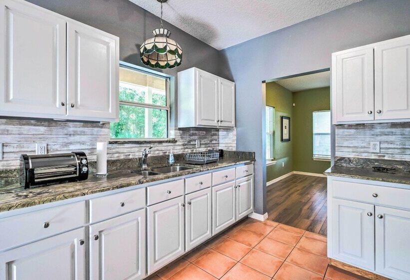 Lovely Hawthorne Home W/ Private Boat Dock!