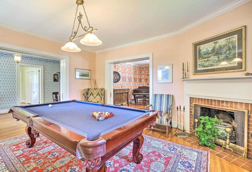 Lush Elkin Home W/ Porch Views & Pool Table