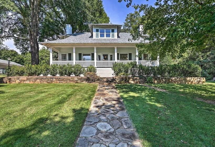 Lush Elkin Home W/ Porch Views & Pool Table