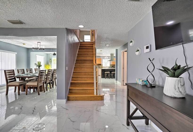 Modern Clearwater Home W/ Deck: 9 Mi To Beach