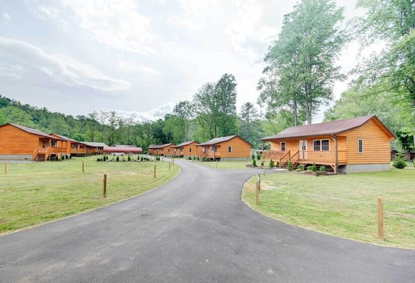 Newly Built Smoky Mountain Cabin Near Bryson City!