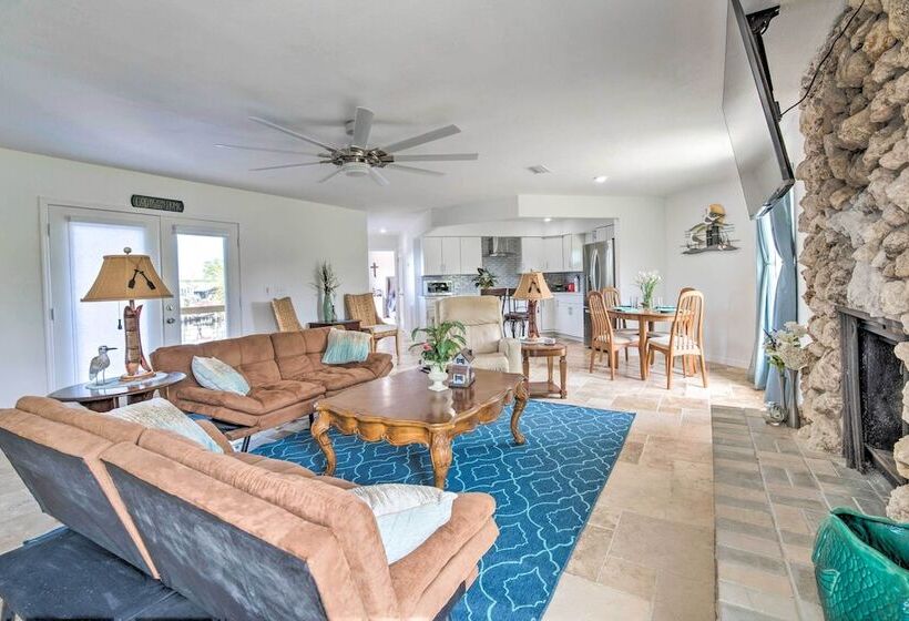Newly Remodeled Gem On Homosassa River Canal!