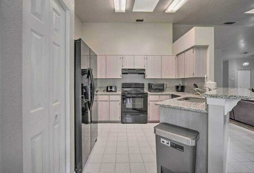 Ocala Home W/ Fireplace + Near Golf Courses!