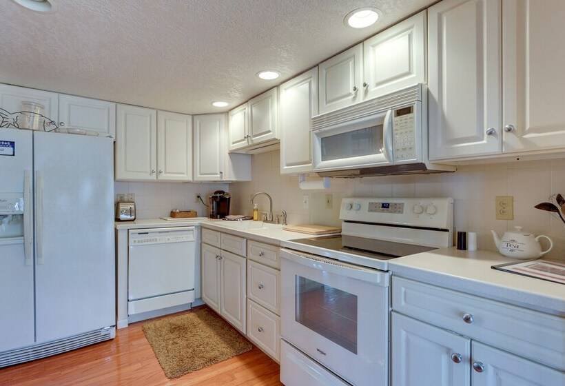 Osage Beach Home: Screened Porch, Resort Amenities