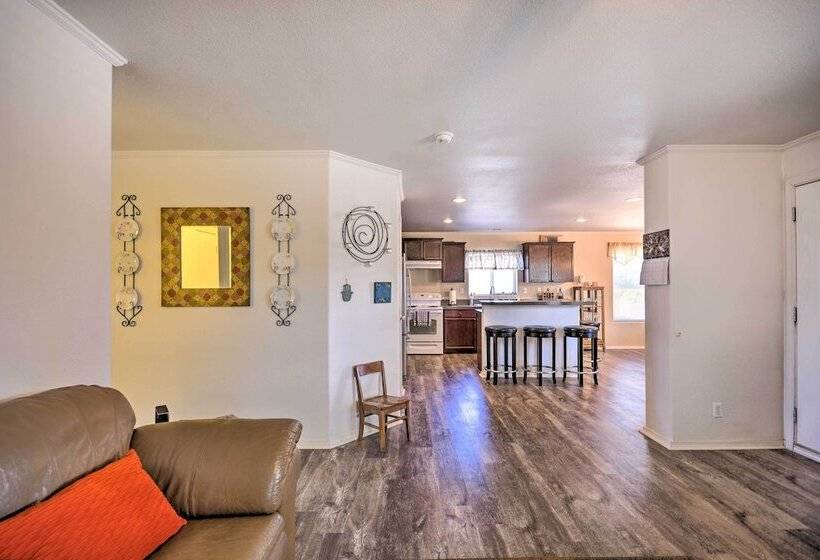 Peaceful Portales Escape W/ Patio & Grill!