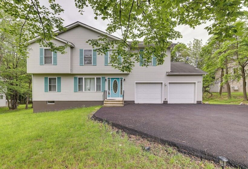 Hot Tub, Game Room: Peaceful Poconos Home!