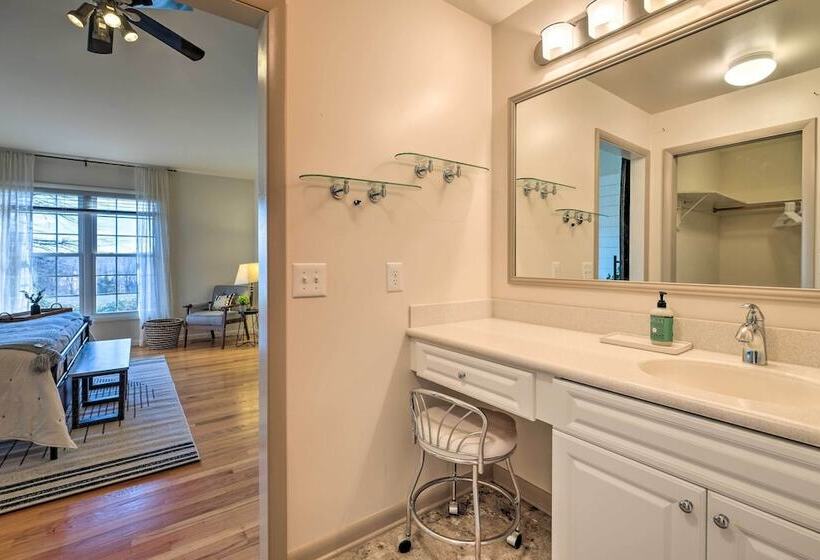 Pet Friendly Cottage With Game Room & Fire Pit!