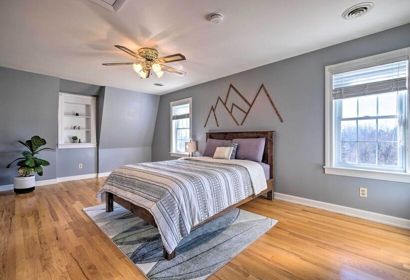 Pet Friendly Cottage With Game Room & Fire Pit!