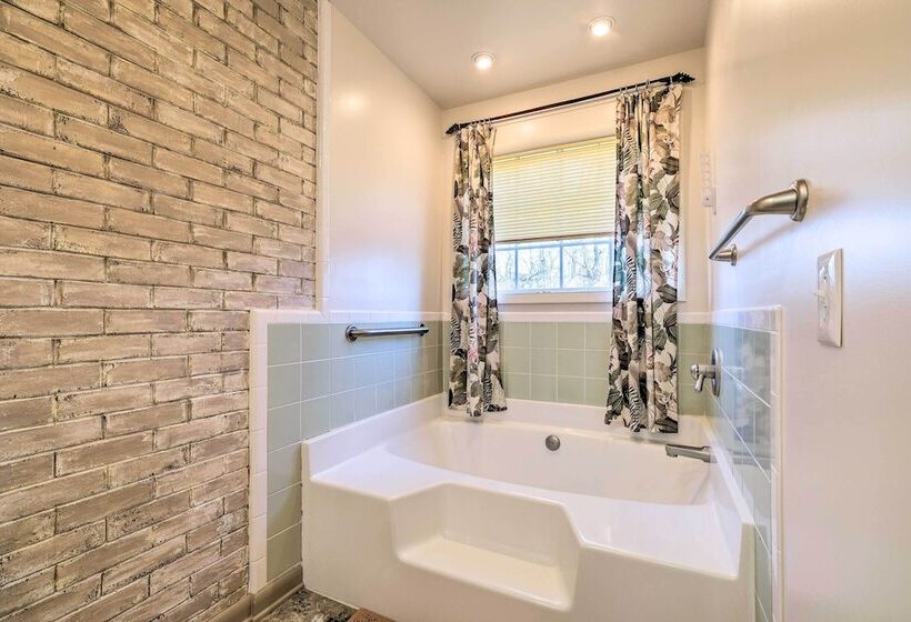 Pet Friendly Cottage With Game Room & Fire Pit!