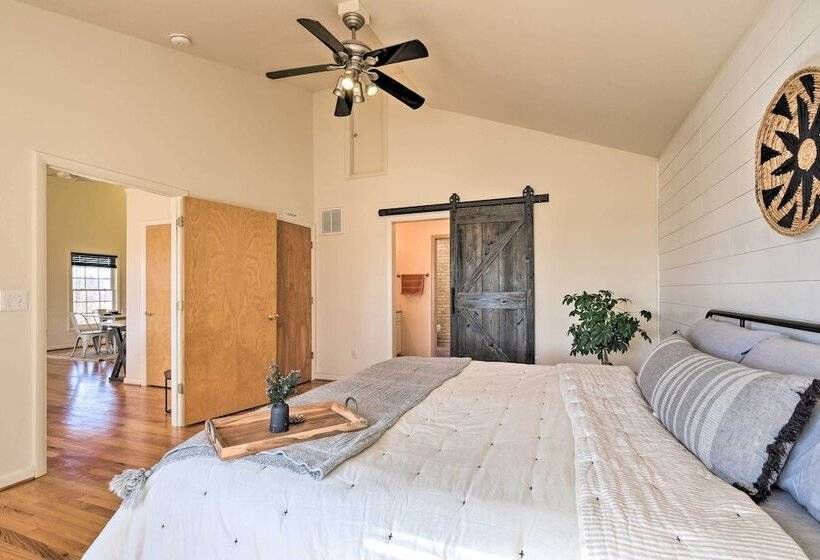 Pet Friendly Cottage With Game Room & Fire Pit!