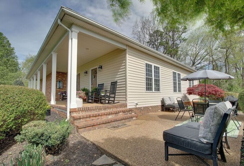 Pet Friendly Cottage With Game Room & Fire Pit!