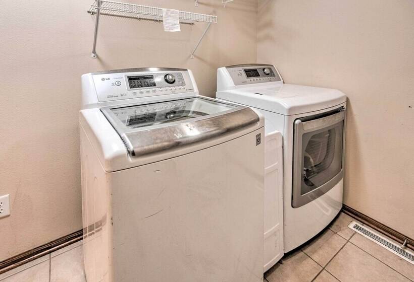 Pet Friendly Des Moines Home W/ Fenced Yard!