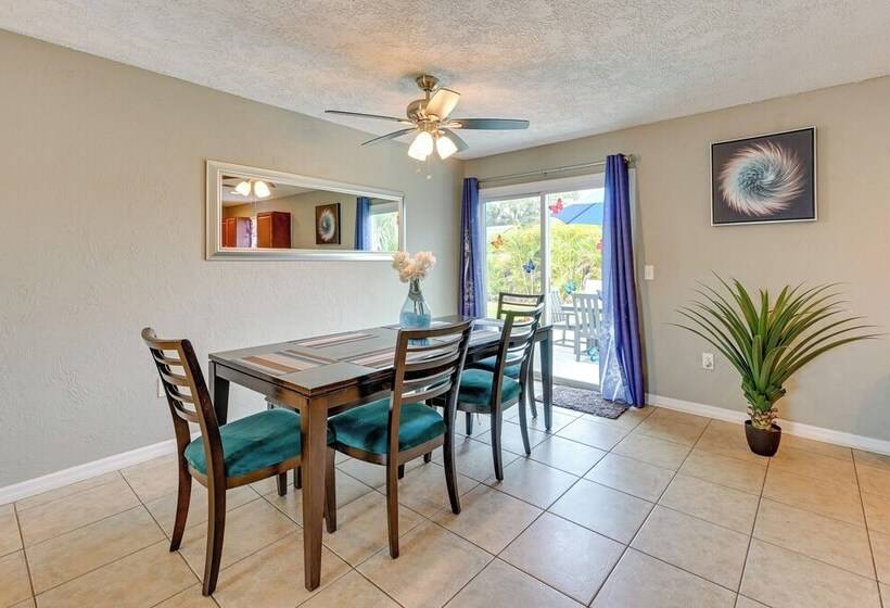 Dog Friendly Home W/ Yard ~ 6 Miles To The Beach!