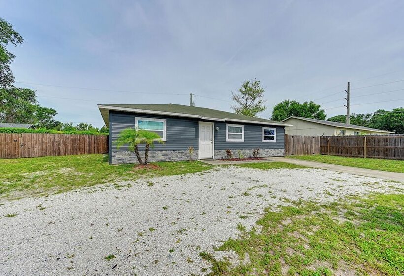 Dog Friendly Home W/ Yard ~ 6 Miles To The Beach!