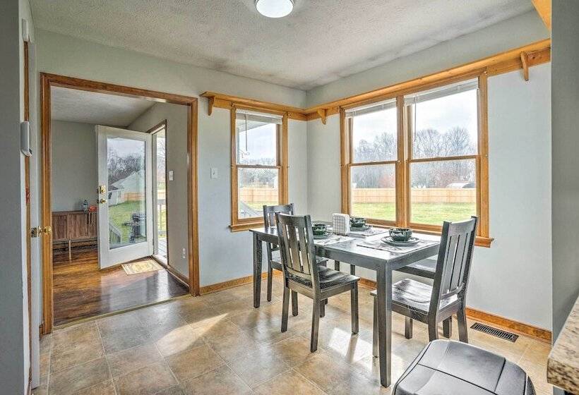 Richmond Area Home W/ Game Room & Patio!