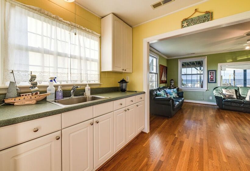 Potomac Waterfront Retreat W/ Dock & Kayaks