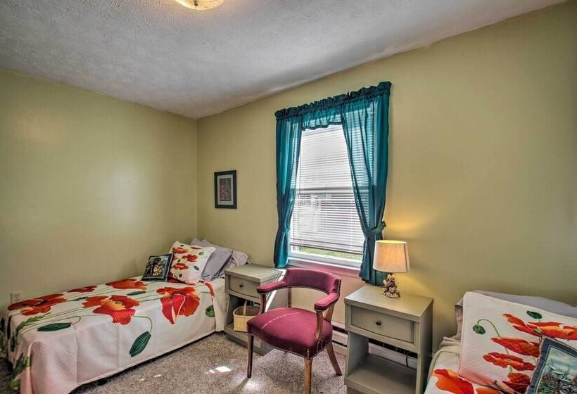 Quaint Hinton Hideaway   Hunt & Fish Nearby!