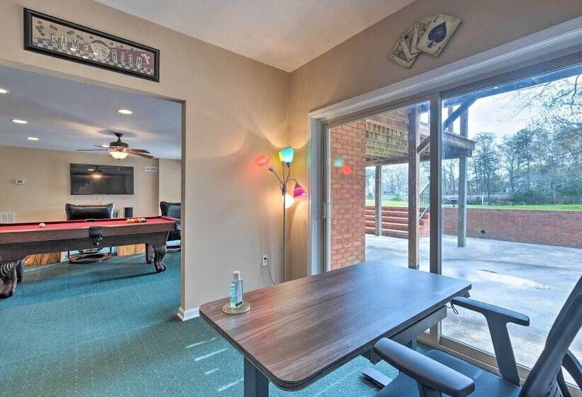 River S Edge Retreat With Kayaks & River Access!