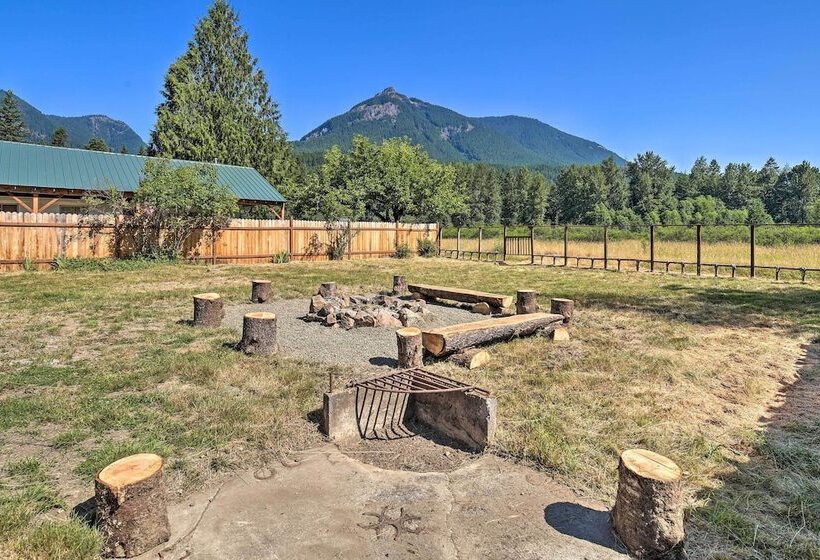 Rustic Cabin Near Mt Rainier: Fire Pit & Bbq!