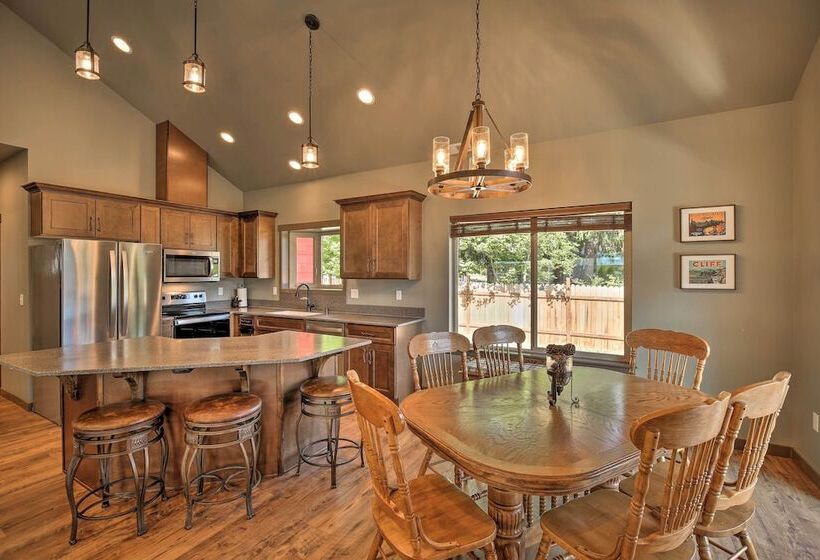 Rustic Cabin Near Mt Rainier: Fire Pit & Bbq!