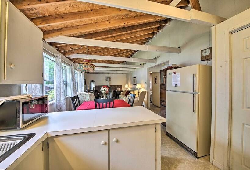 Rustic Retreat Across From Lake; Family Friendly!