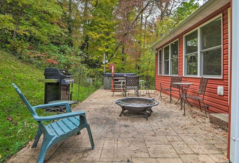 Sugar Grove Escape W/ Hot Tub & Remote Workspace!