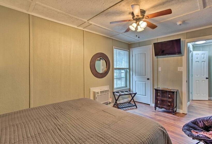 Serene Gordonville Cabin W/ Private Balcony!