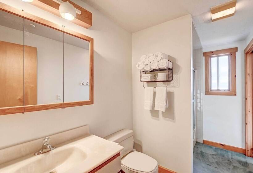 Serene Jonesport Escape: Deck W/ Water Views!