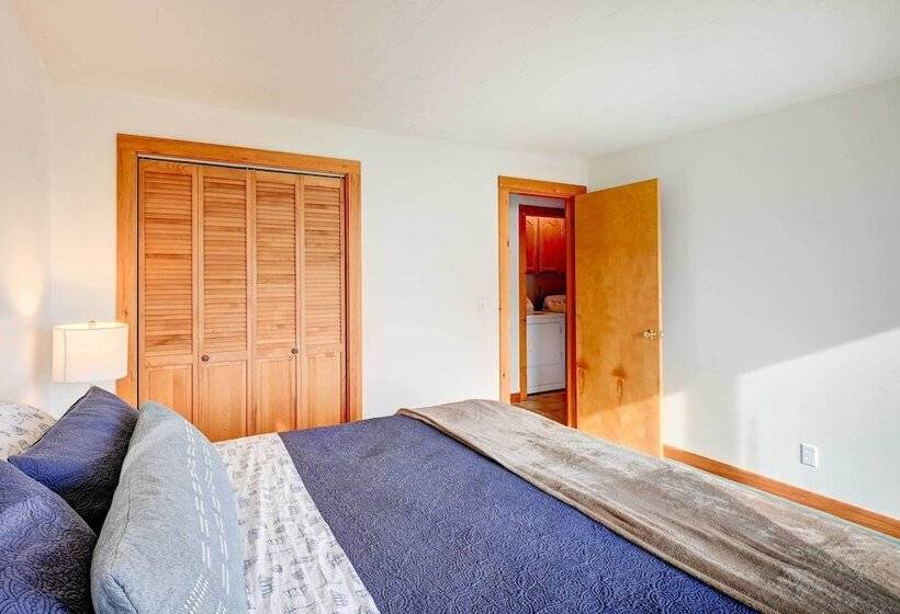 Serene Jonesport Escape: Deck W/ Water Views!