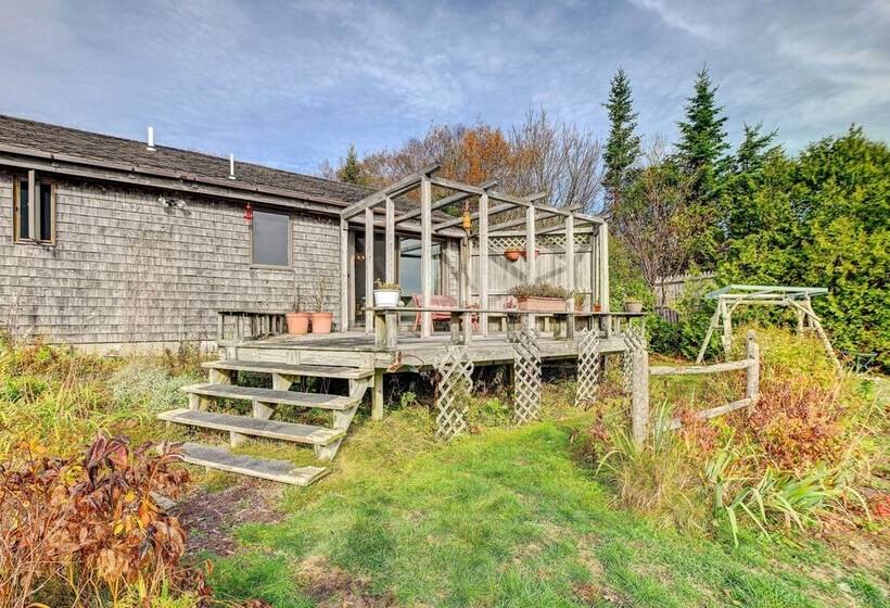 Serene Jonesport Escape: Deck W/ Water Views!