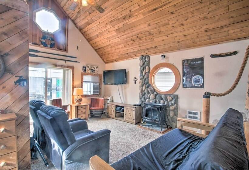 Serenity At Scenic Bay: Floating Cottage W/ Views!