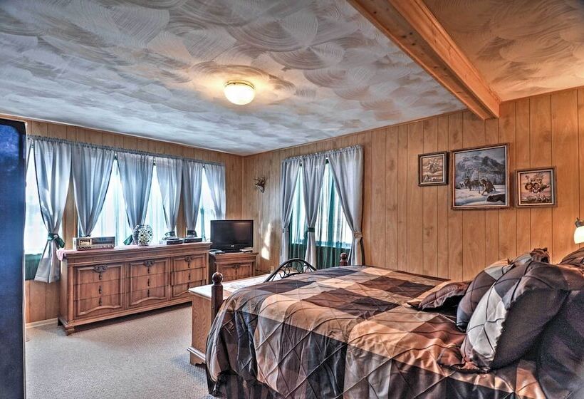 South Fork Log Cabin W/ Beautiful Mountain Views!