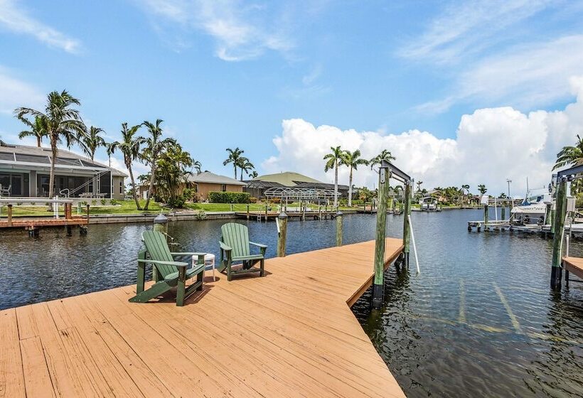 Canalfront Oasis: Cape Coral Home W/ Pool & Spa
