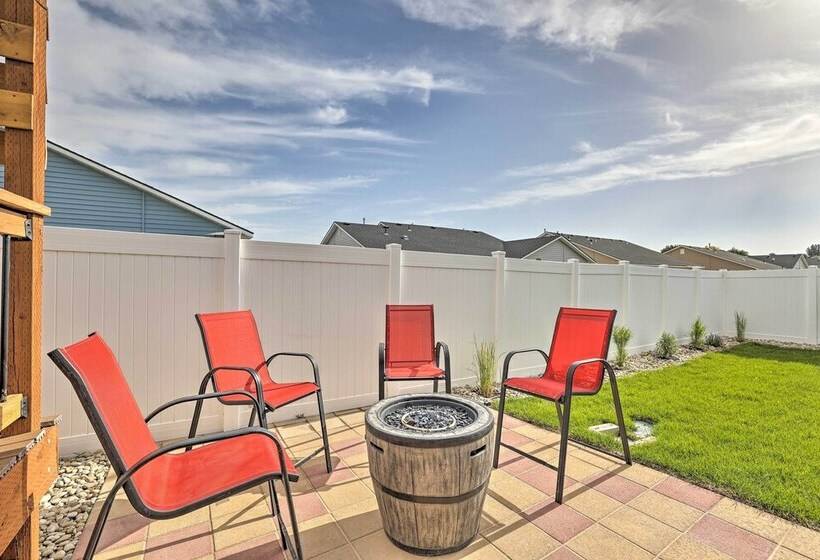 Spacious Family Home W/ Large Deck & Fire Pit!