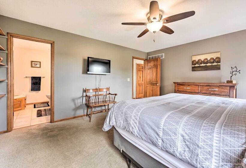 Spacious Fort Wayne Home W/ Yard + Gas Grill!