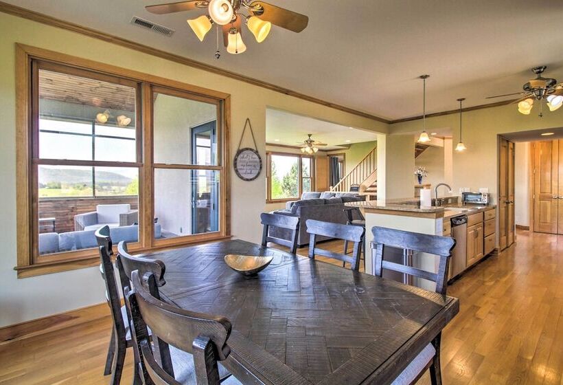 Spacious Lexington Home W/ Breathtaking Views