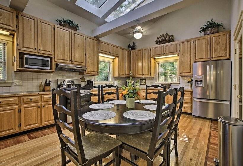 Spacious Mcgaheysville Family Retreat W/ Game Room