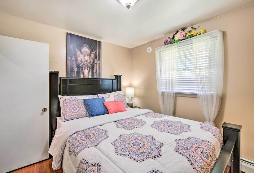 Spacious Palmyra Home W/ Fire Pit & Deck!