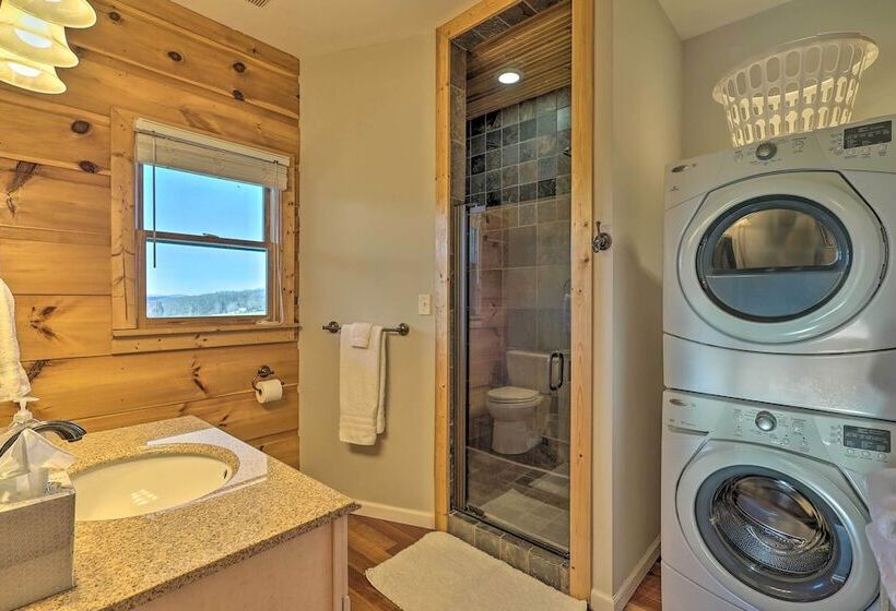 Decks & Panoramic Views: Rustic Sparta Cabin