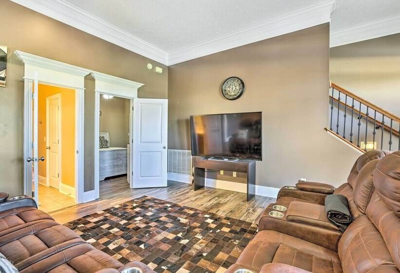 Stunning Wetumpka Farmhouse W/ Private Pool!