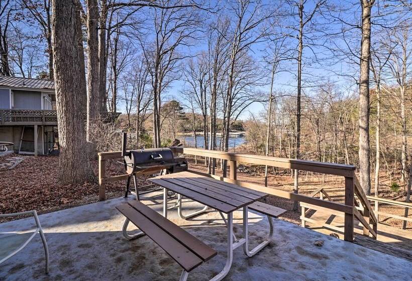 The Captains Quarters In Rogers W/ Covered Porch!