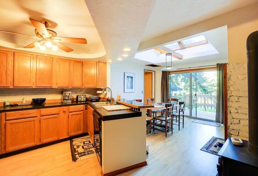 The Fusion Retreat On 4 Acres: Hike On Site!