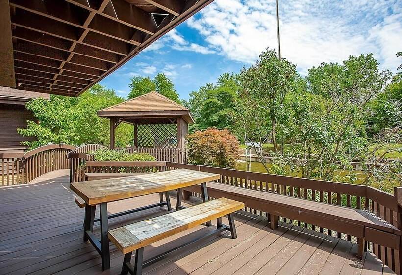 Vermilion River Home W/ Hot Tub & Private Dock!