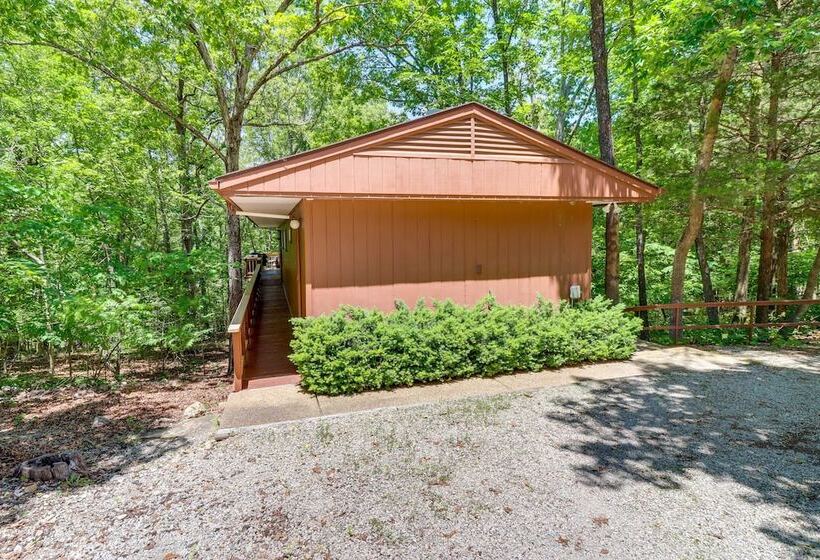 Woodsy Mountain Home Escape: Walk To Marina!