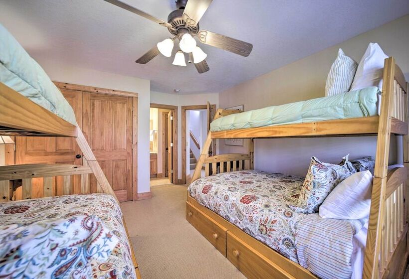 Woodsy Smoky Mtn Hideaway W/ Grill & Views!